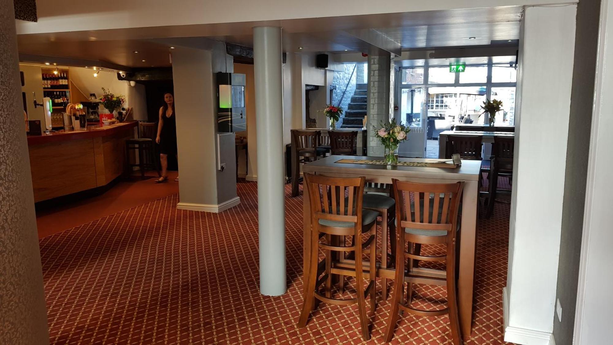 The Portcullis Hotel Chipping Sodbury Exteriör bild