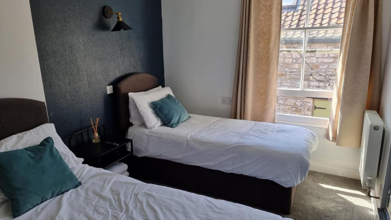 The Portcullis Hotel Chipping Sodbury Exteriör bild